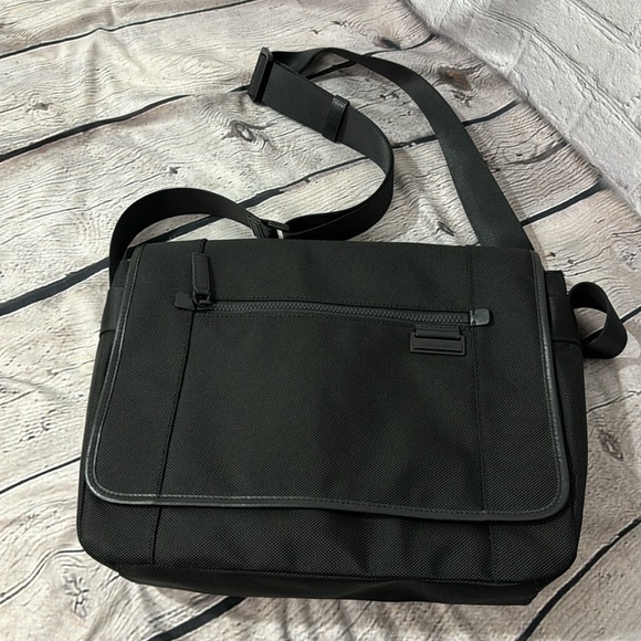 NWT Michael Kors Travis Messenger Bag - Picture 3 of 8